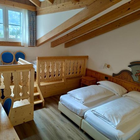 Hotel Valacia Pozza di Fassa Eksteriør bilde