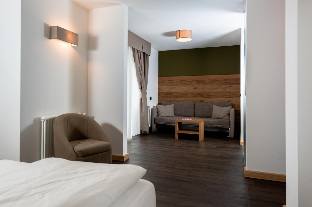 Hotel Valacia Pozza di Fassa Eksteriør bilde