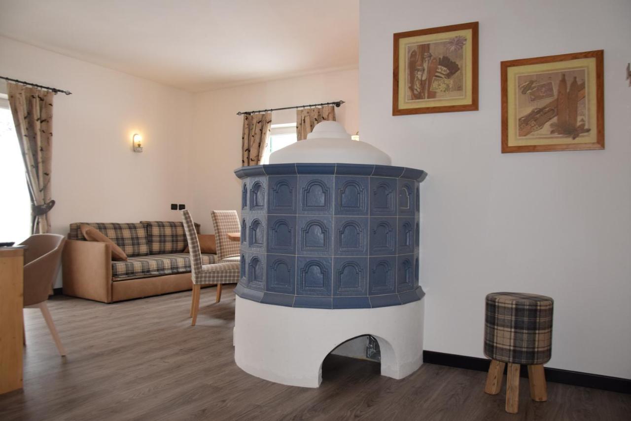 Hotel Valacia Pozza di Fassa Eksteriør bilde