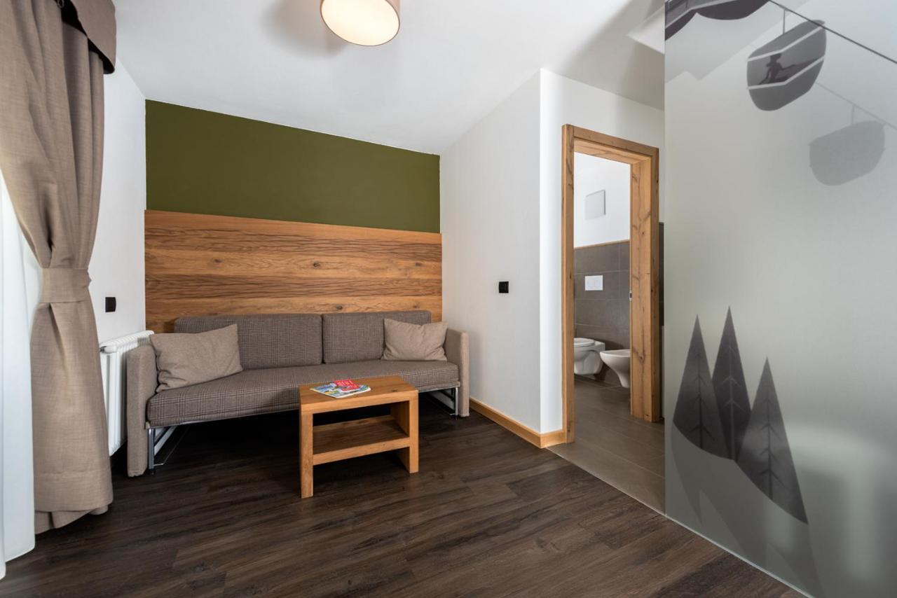 Hotel Valacia Pozza di Fassa Eksteriør bilde