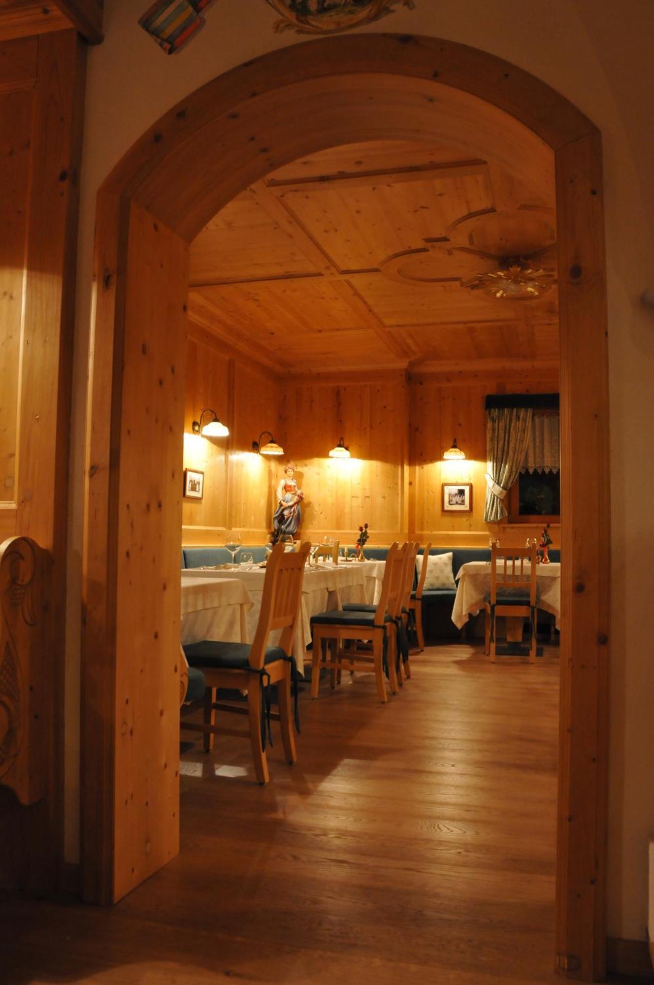 Hotel Valacia Pozza di Fassa Eksteriør bilde