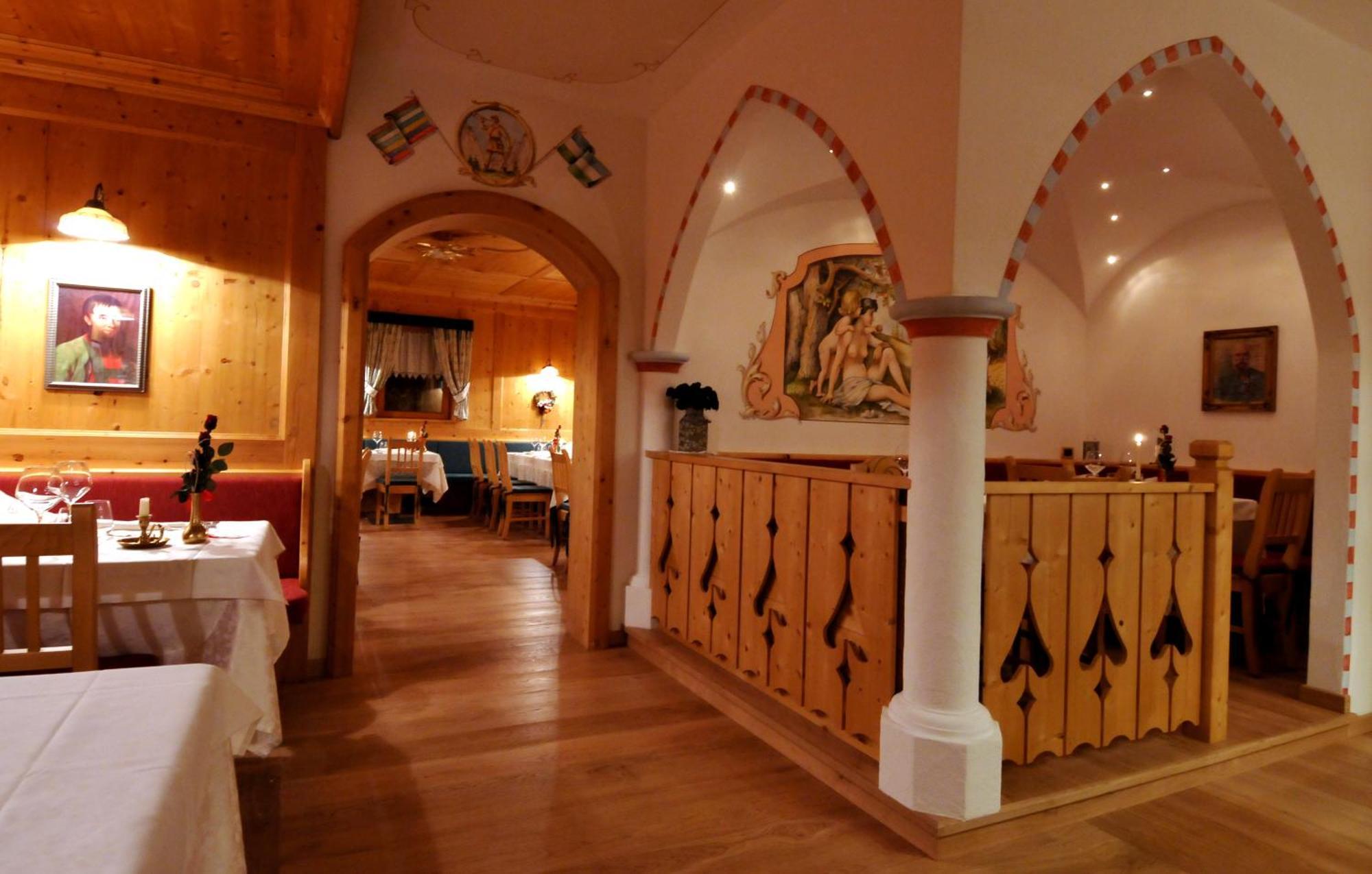 Hotel Valacia Pozza di Fassa Eksteriør bilde