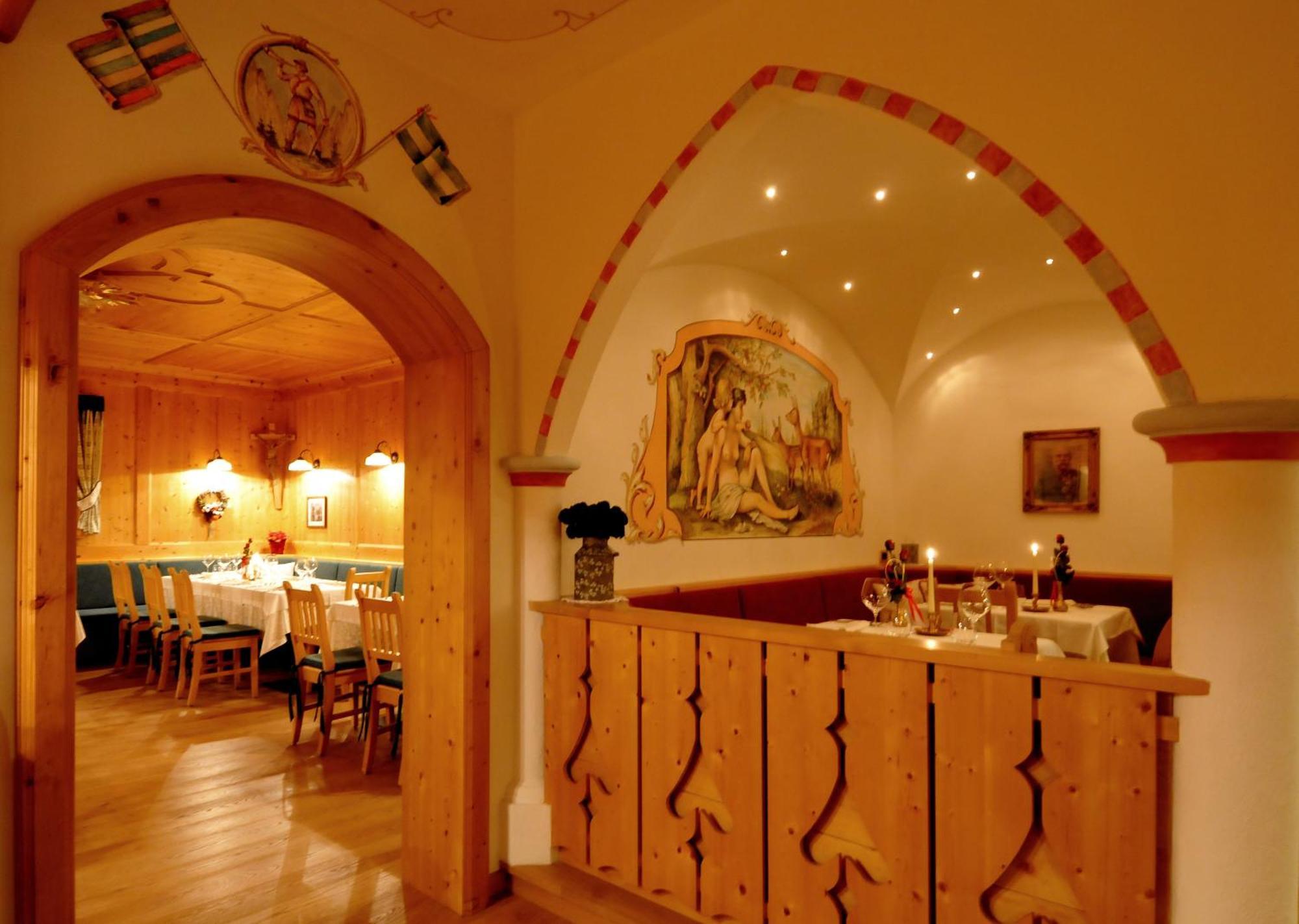 Hotel Valacia Pozza di Fassa Eksteriør bilde