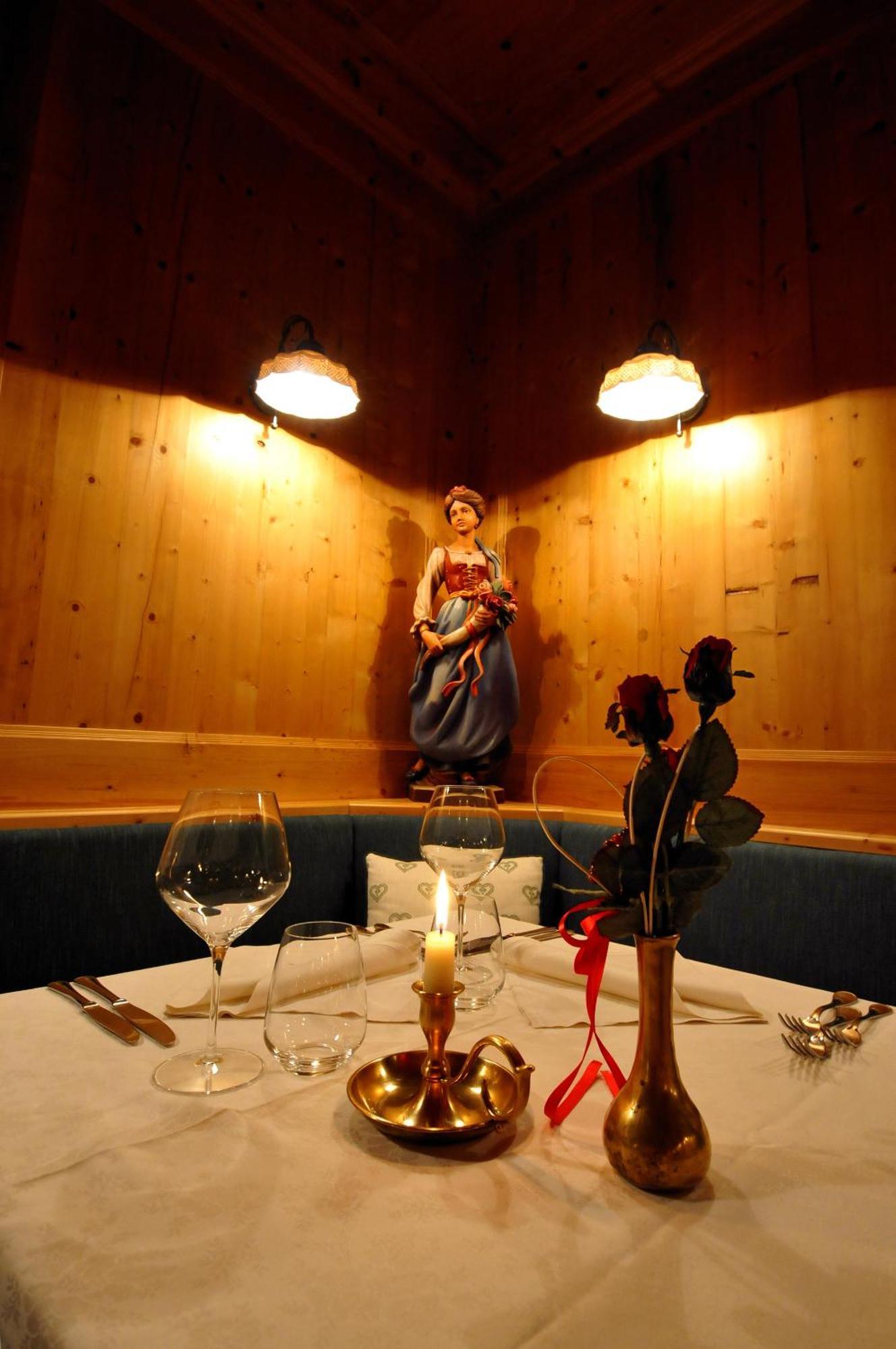 Hotel Valacia Pozza di Fassa Eksteriør bilde