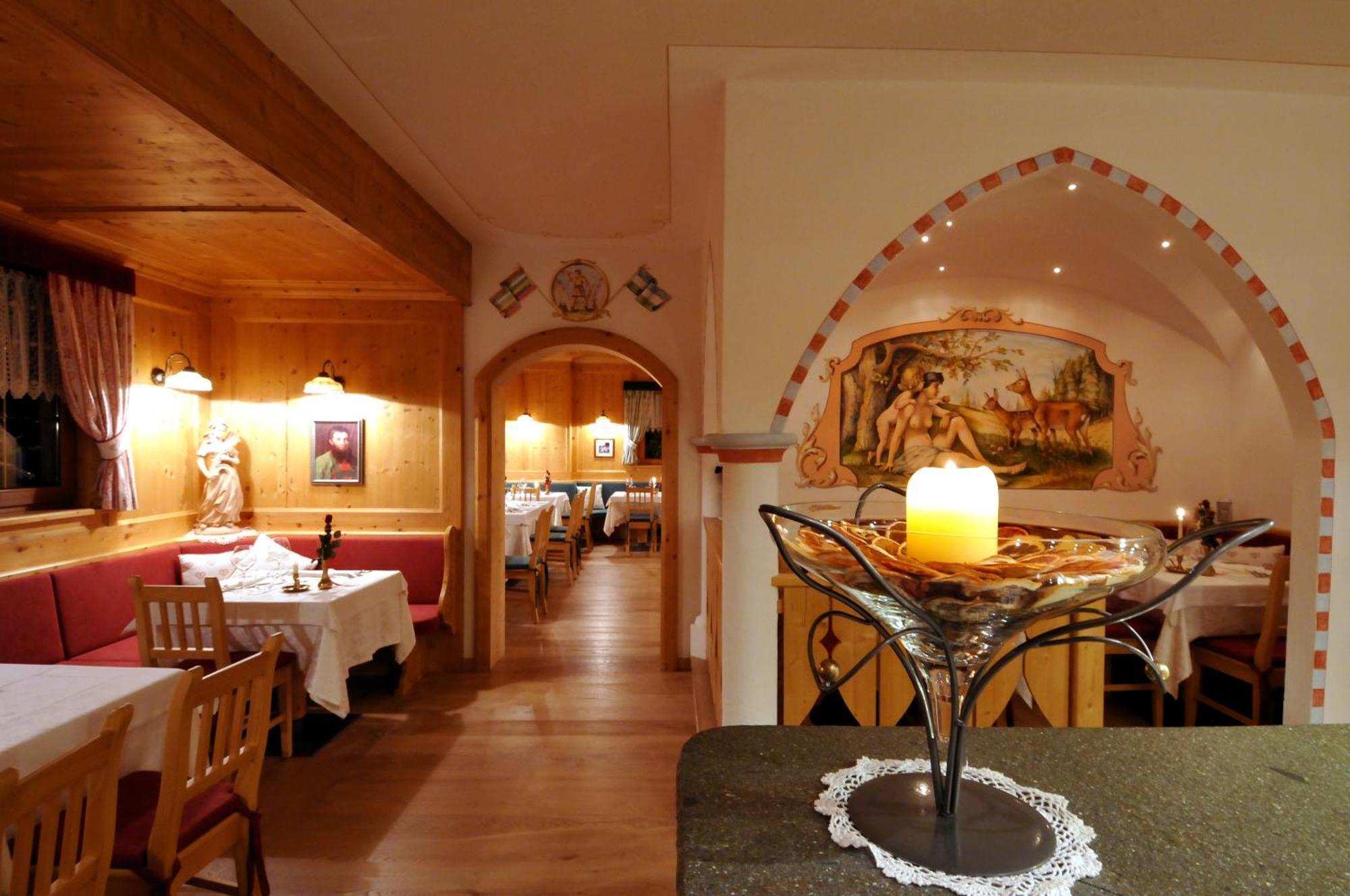 Hotel Valacia Pozza di Fassa Eksteriør bilde