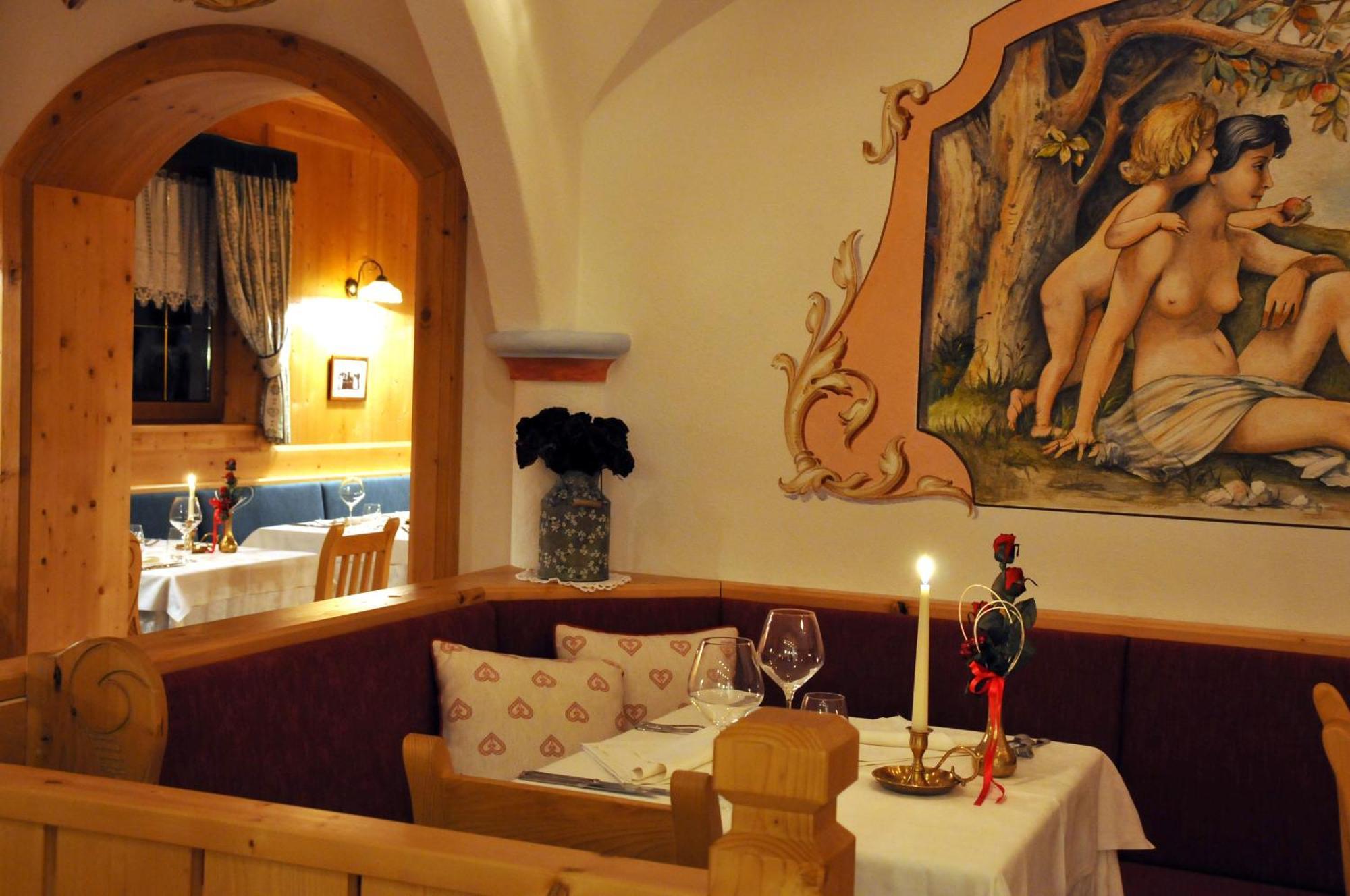 Hotel Valacia Pozza di Fassa Eksteriør bilde
