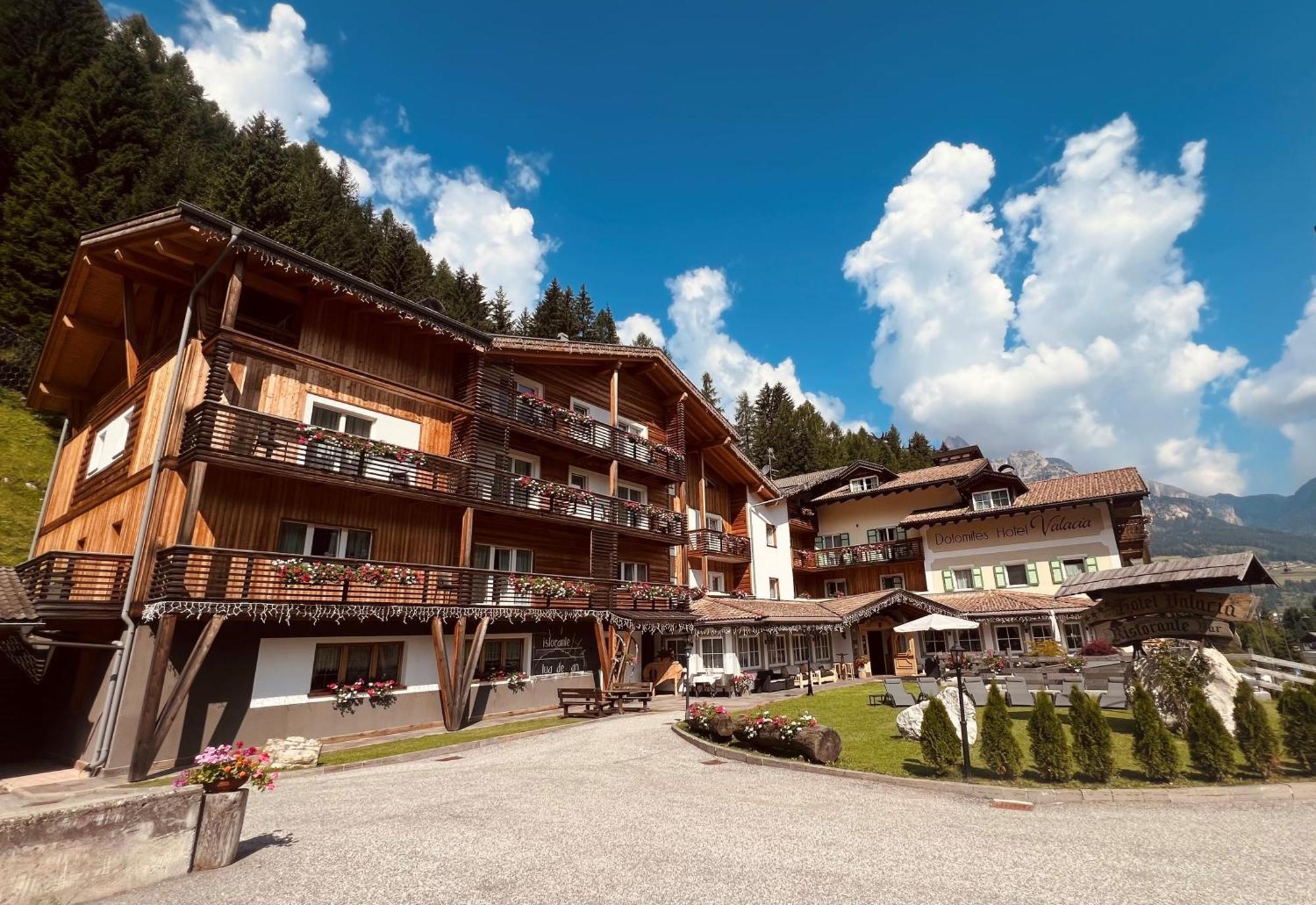 Hotel Valacia Pozza di Fassa Eksteriør bilde
