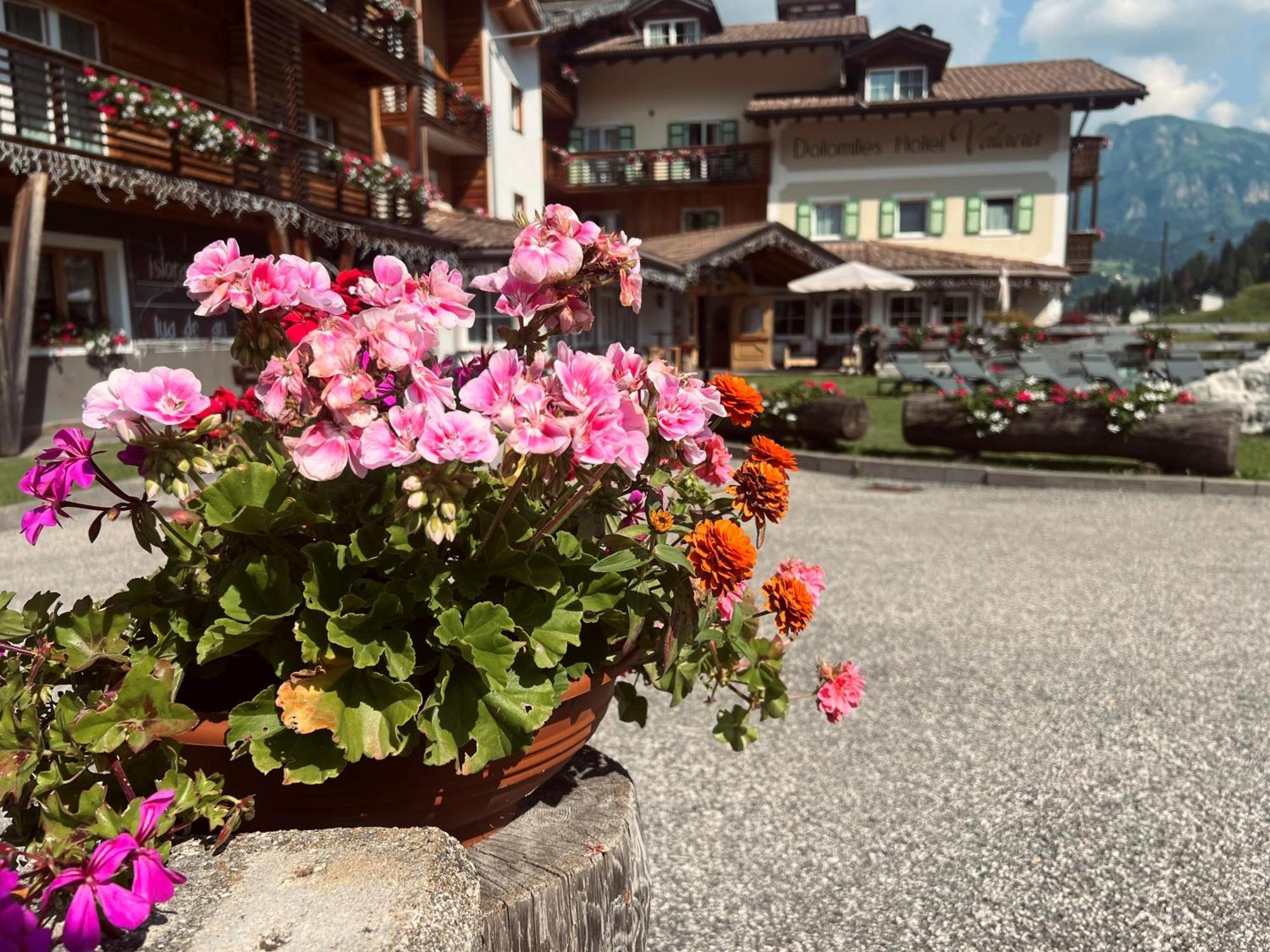 Hotel Valacia Pozza di Fassa Eksteriør bilde