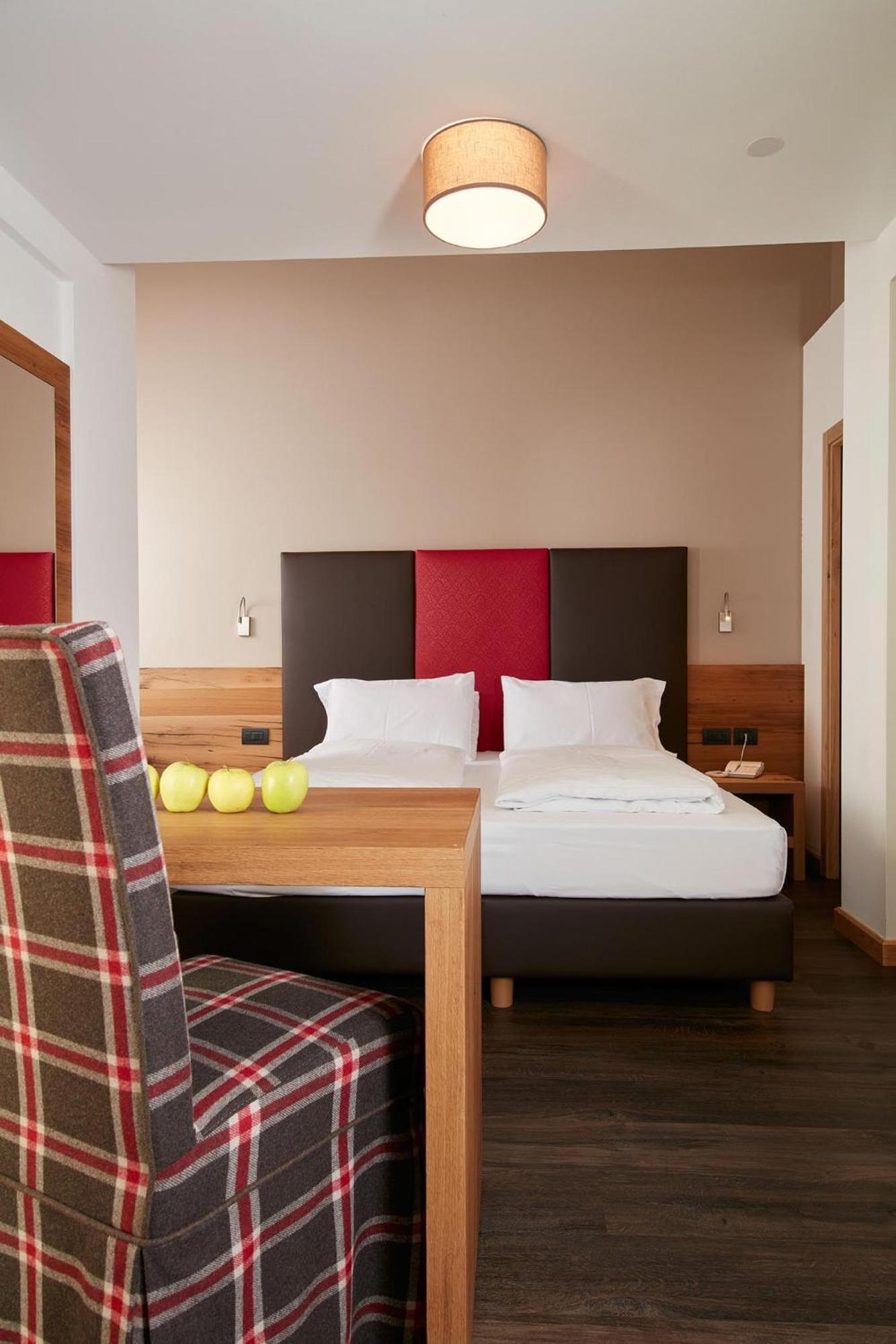 Hotel Valacia Pozza di Fassa Eksteriør bilde