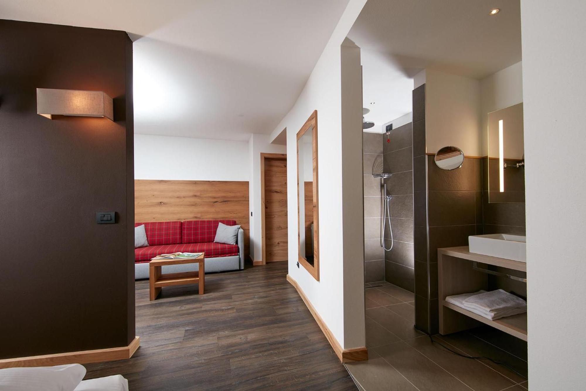 Hotel Valacia Pozza di Fassa Eksteriør bilde
