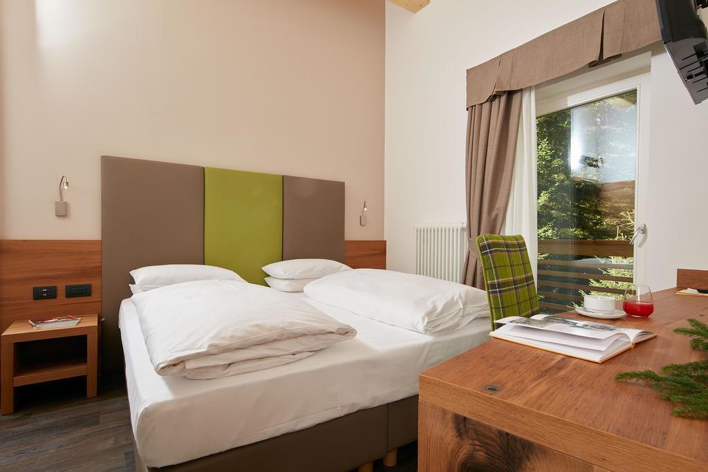 Hotel Valacia Pozza di Fassa Eksteriør bilde