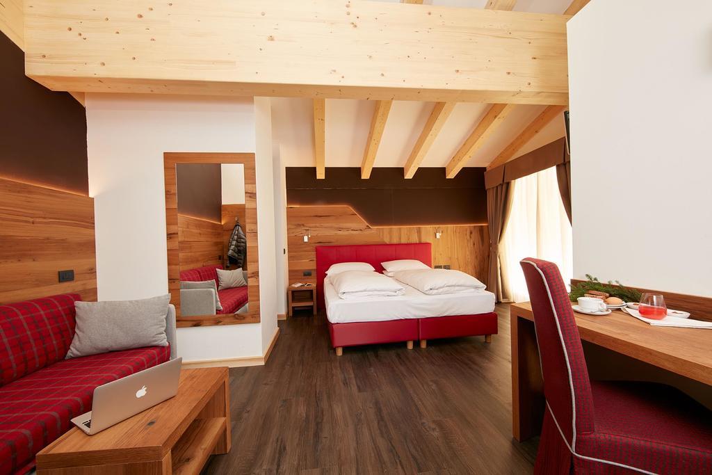 Hotel Valacia Pozza di Fassa Rom bilde