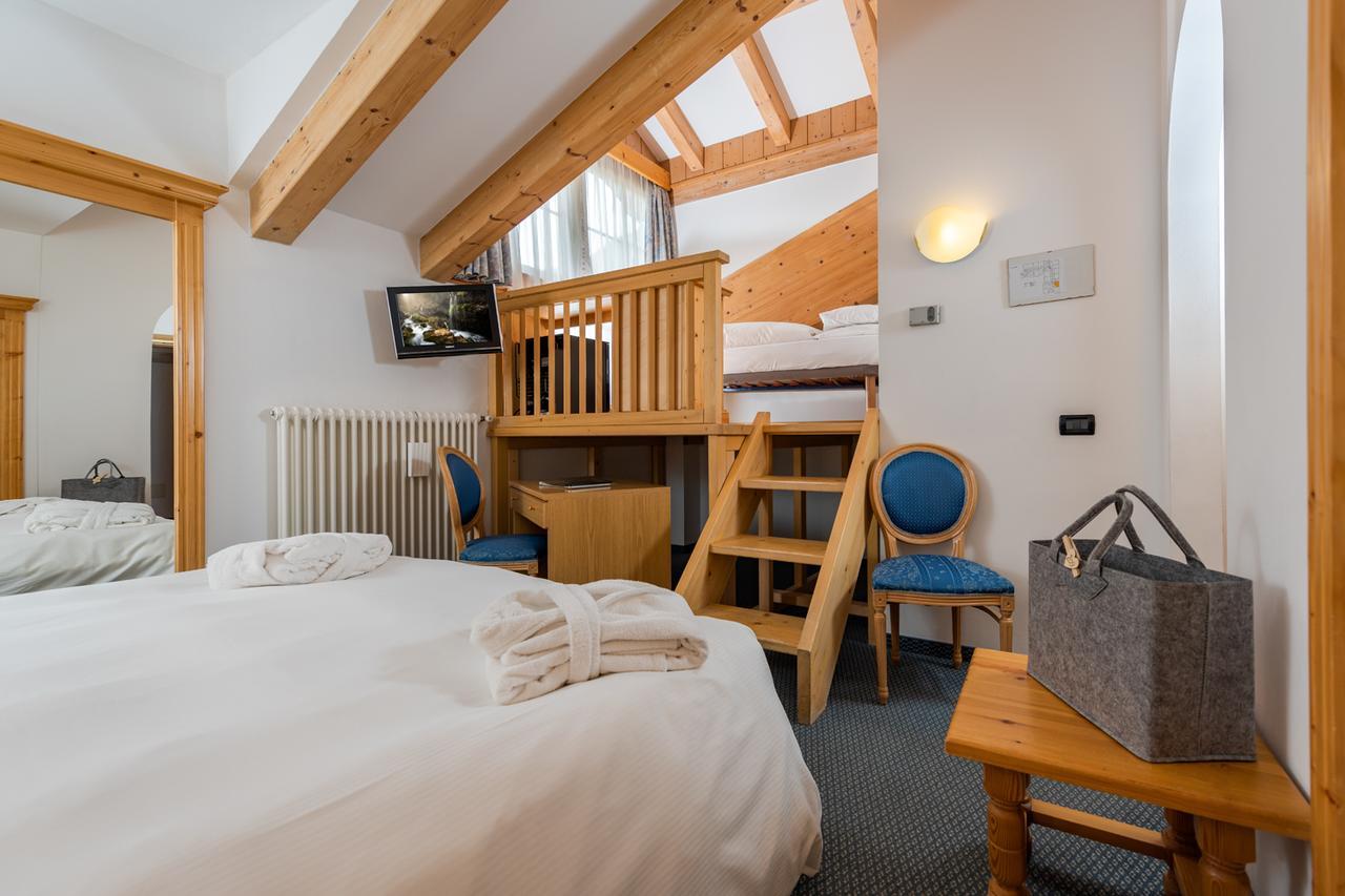 Hotel Valacia Pozza di Fassa Eksteriør bilde