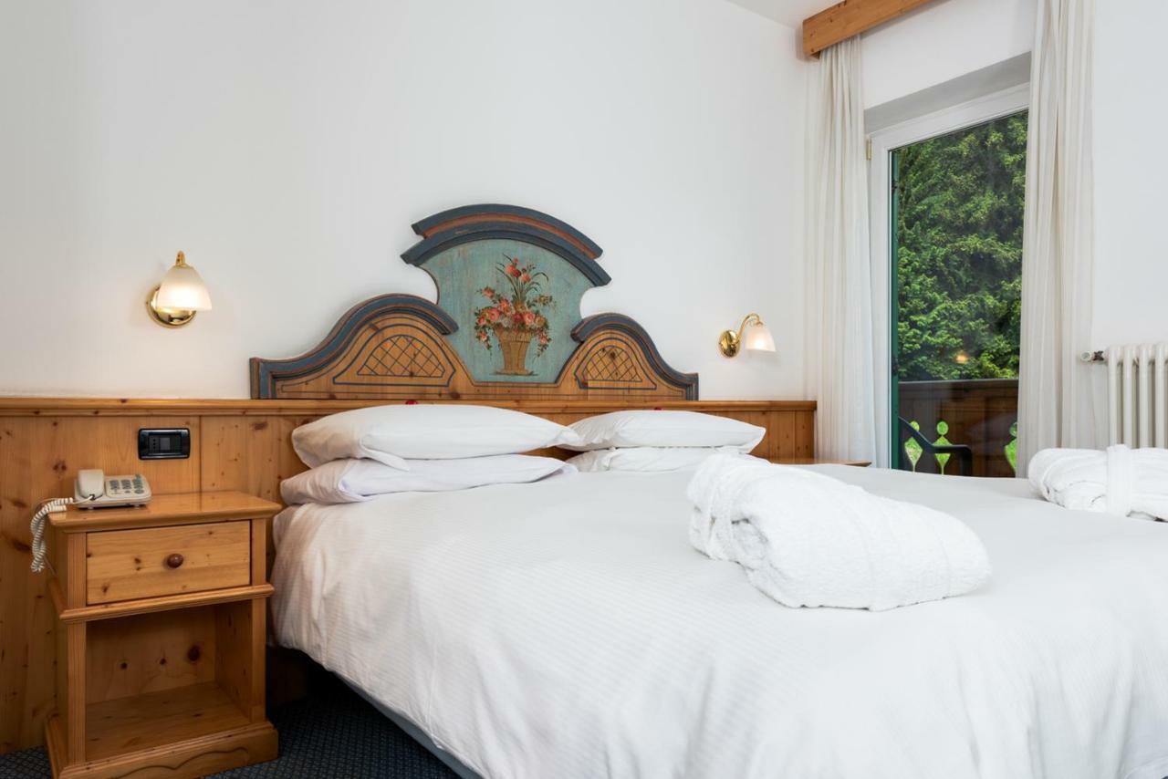 Hotel Valacia Pozza di Fassa Eksteriør bilde