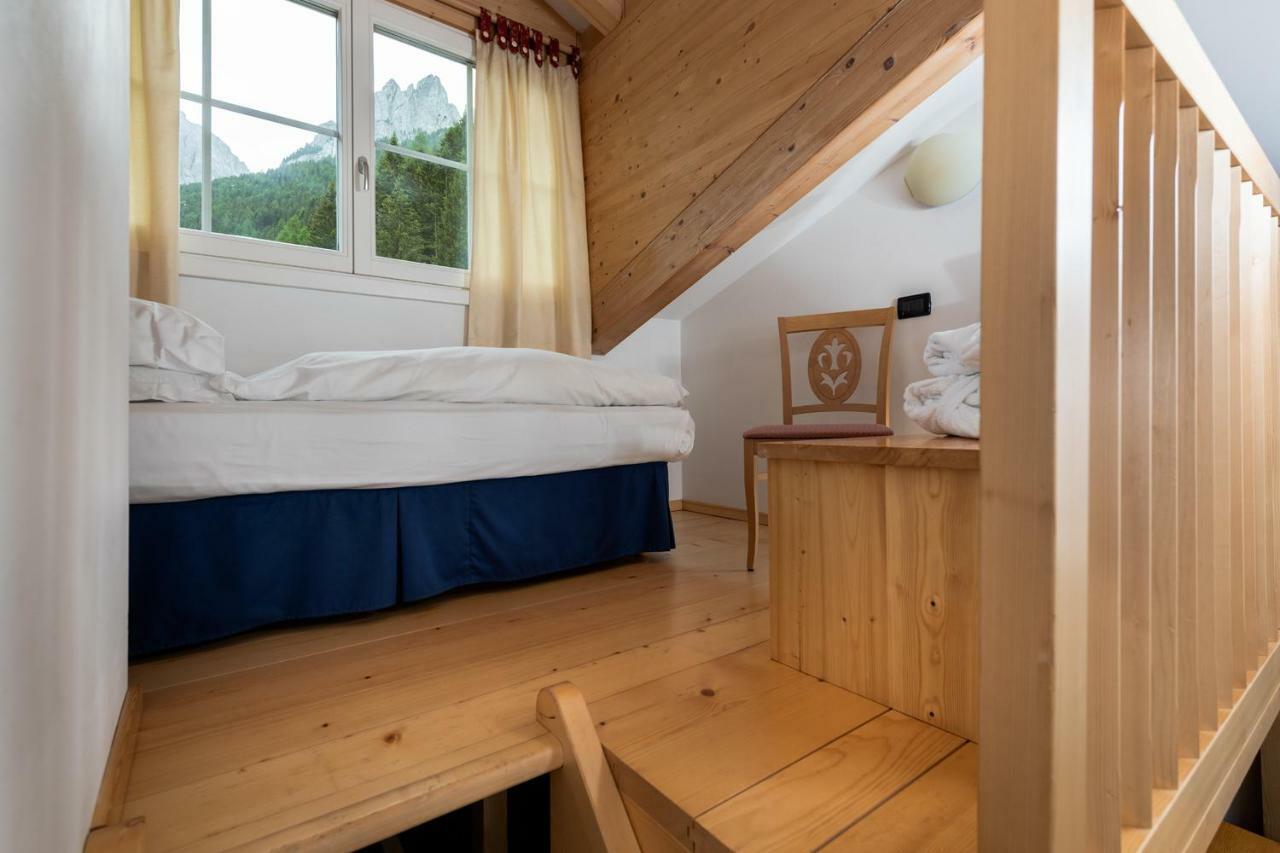 Hotel Valacia Pozza di Fassa Eksteriør bilde