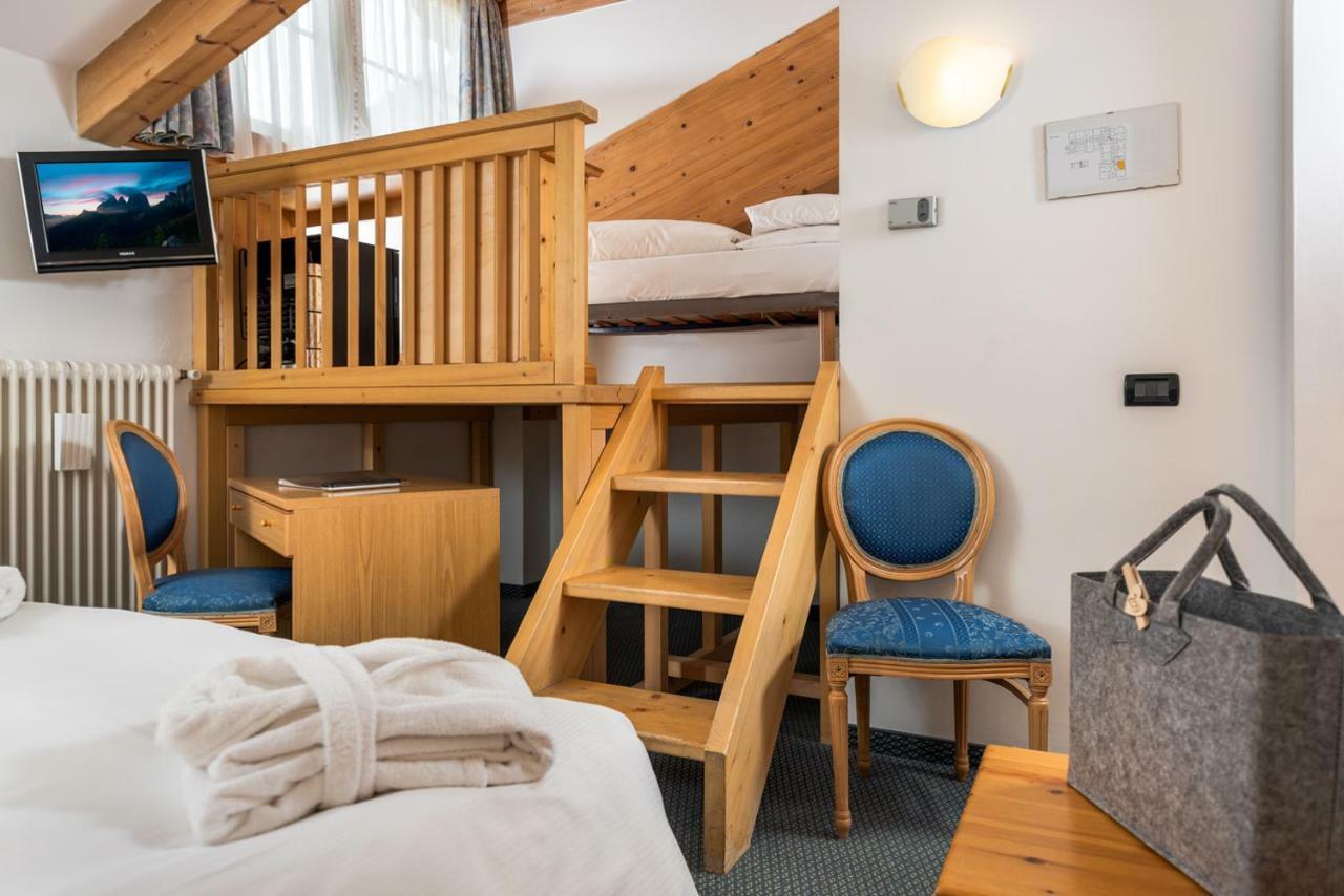 Hotel Valacia Pozza di Fassa Eksteriør bilde